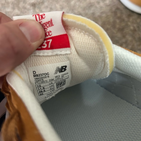 ‼️SOLD‼️New Balance Sneakers Navy/Yellow Men’s Shoe 12 - Picture 6 of 6